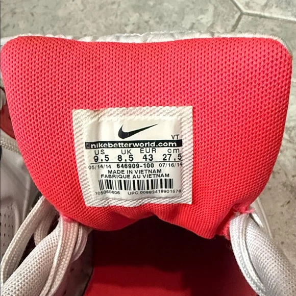 Nike Air Max Men's White and Red Athletic Shoes - Picture 2 of 12